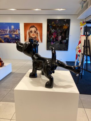 poren huang dog sculpture